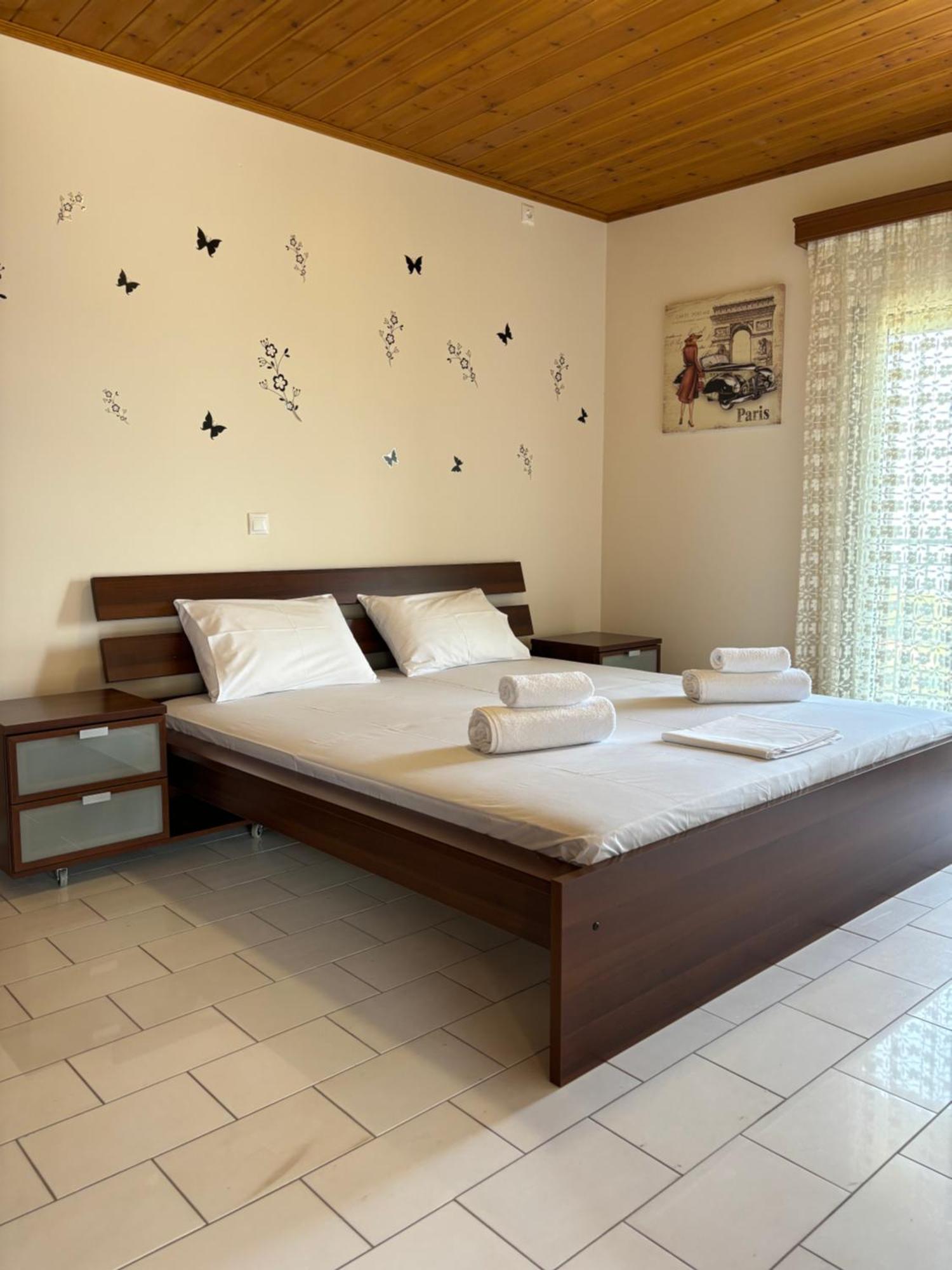 -Tsiakos Apartment- In Vryses Kyparissia Exterior photo