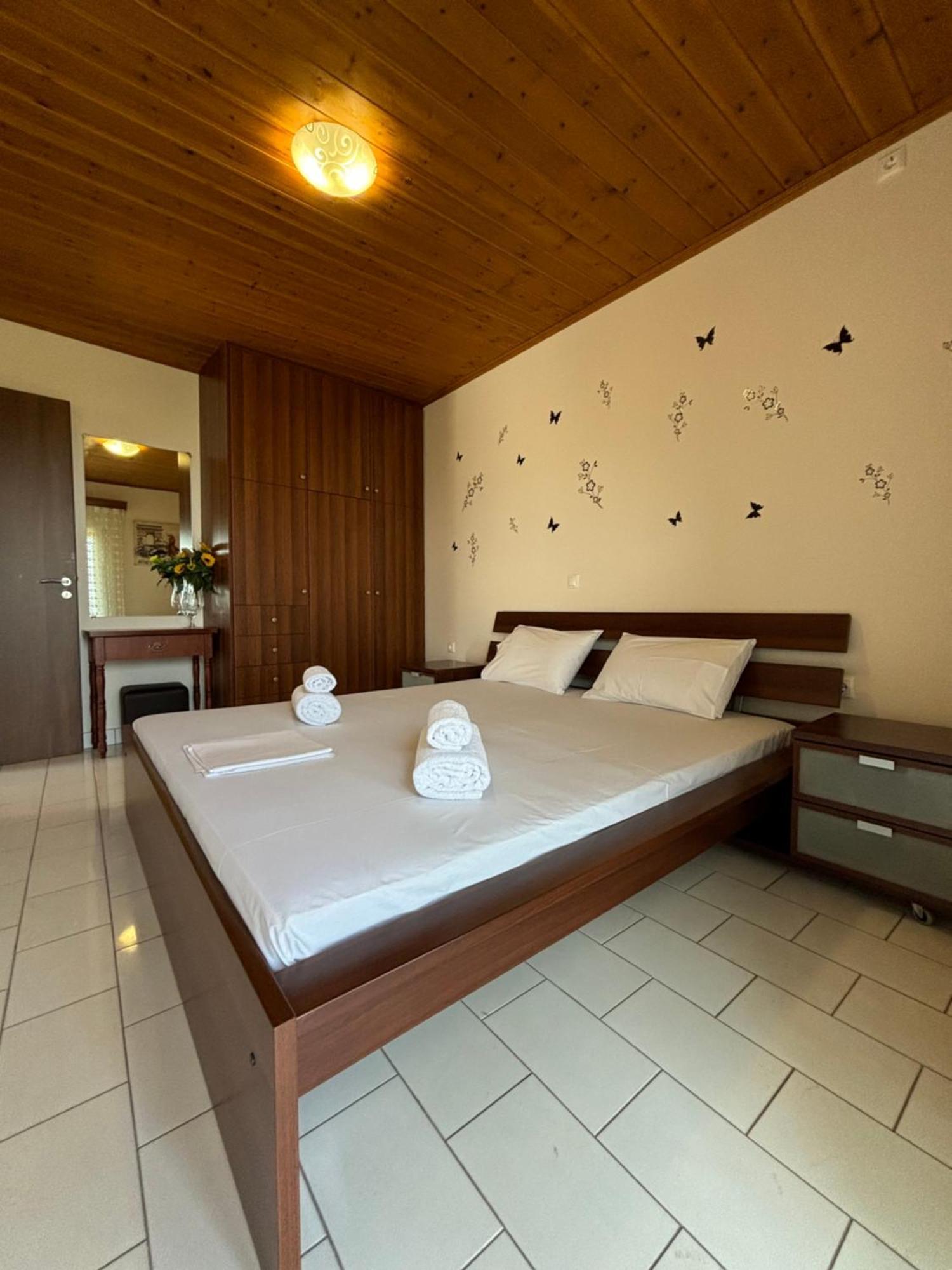 -Tsiakos Apartment- In Vryses Kyparissia Exterior photo
